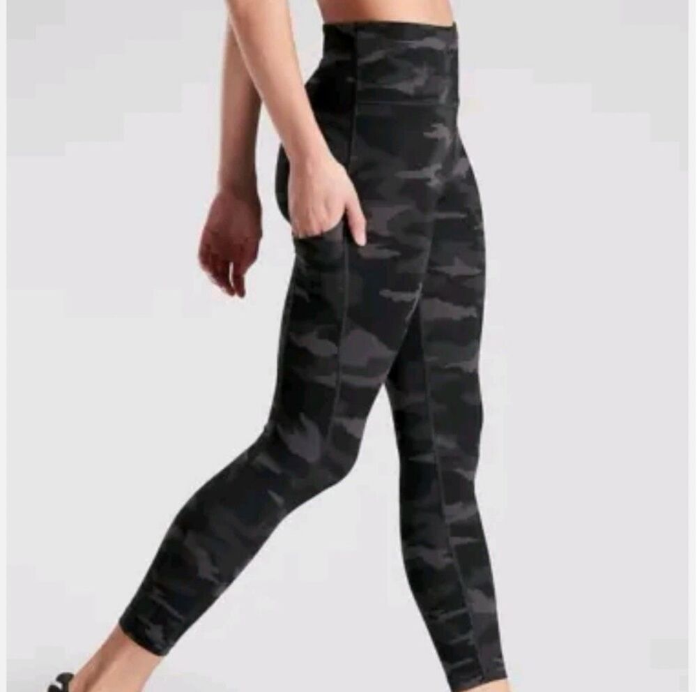 Athleta The Ultimate Stash Pocket Camo 7/8 Tight 1X